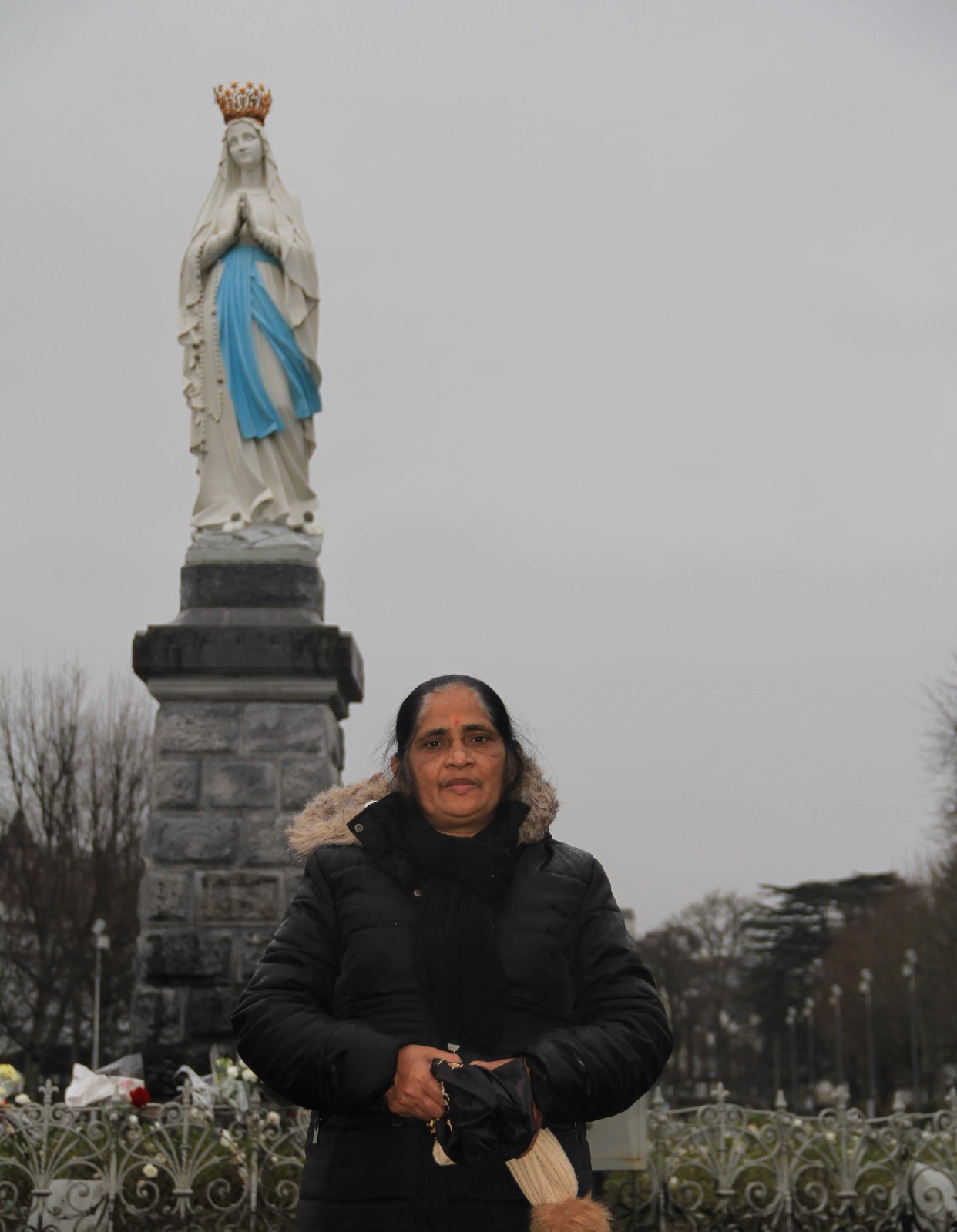 அன்னை அன்பூட்டி அமுதூட்டியவள்