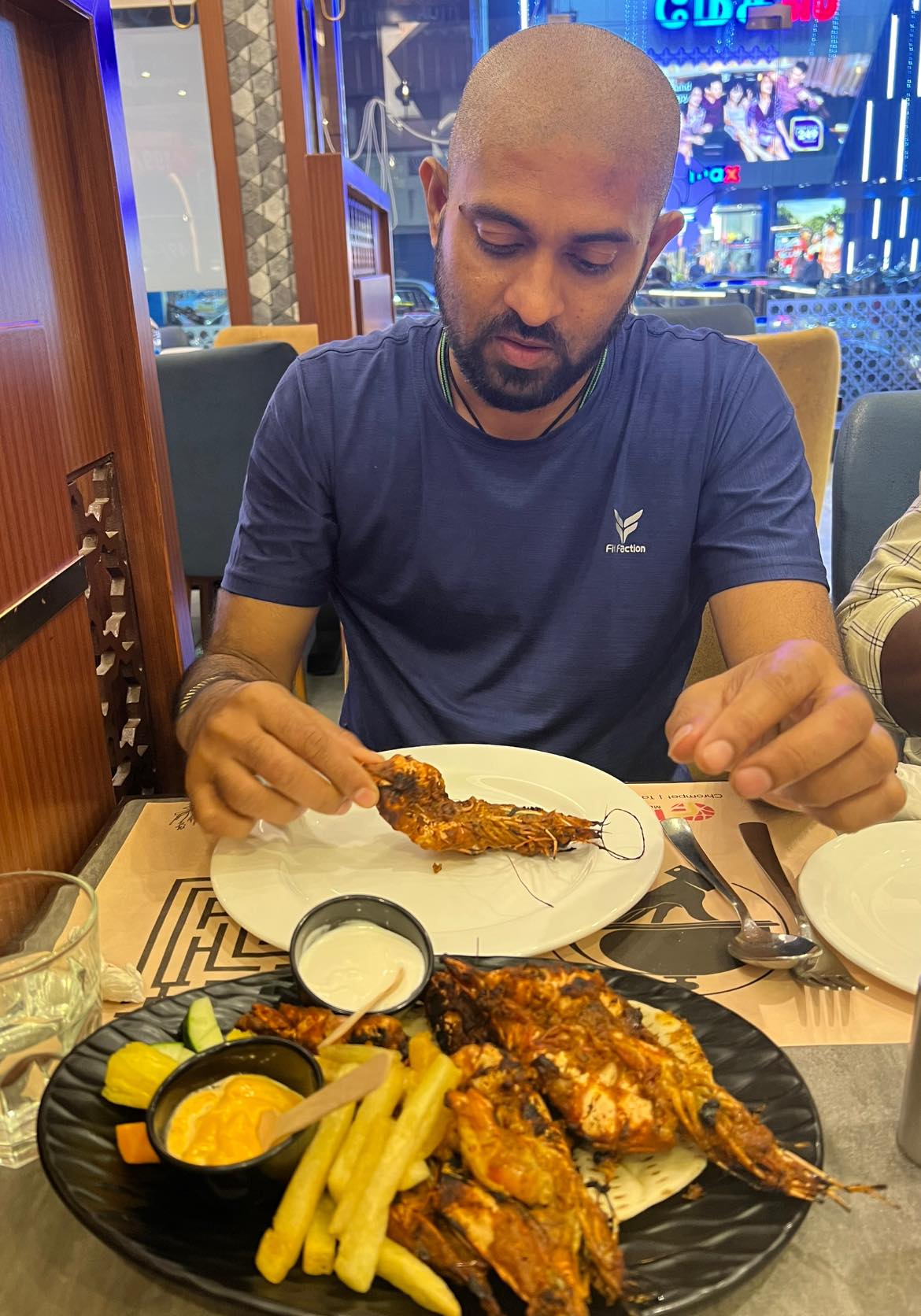 வானில் நீ உயர்ந்தாலும் வாழ்வதற்கு தரைக்கு தான் வரவேண்டும்