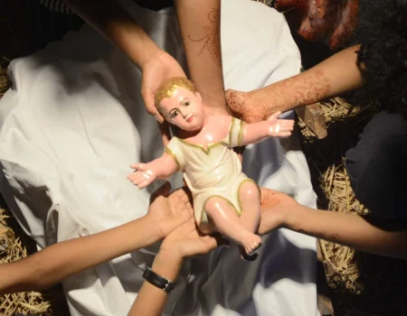 உள்ளம் மகிழும் உன்னதத் திருநாள் பாலகன் ஏசு வருகிற பெருநாள்