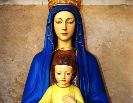 அன்னையை நினைத்தால் போதும் அருகிலே வந்து நிற்பாள்