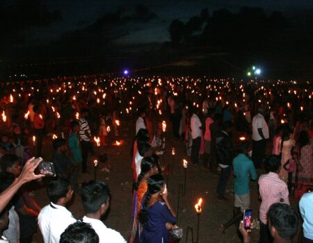 ஆளவே தமிழினமும் கூடும் அந்நாள் விரைந்துவரக் கூடும்